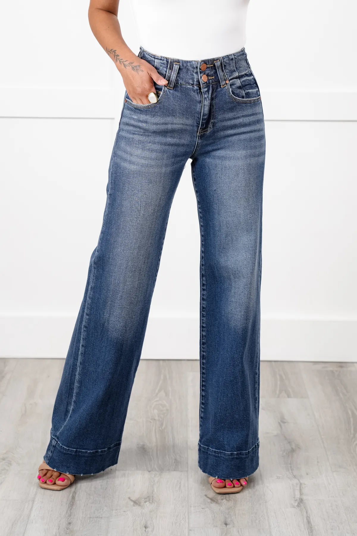 Lunimo Double Button Wide Leg Trouser Hem Non-Distressed Jean